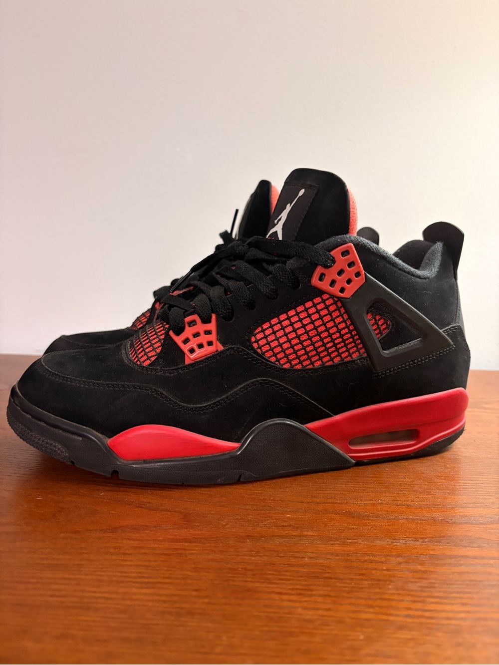 Air Jordan 4 Red Thunder - Pre Owned - Men’s size 11